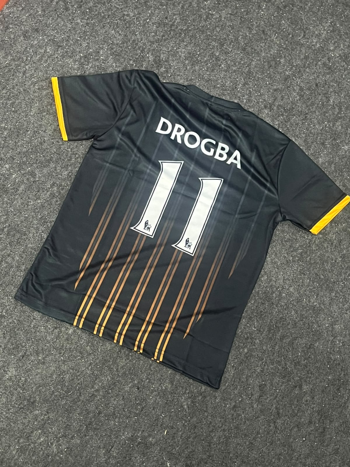 Chelsea FC Away/Third kit 2010–2011 Number 11 Drogba ( SUBLIMATION )